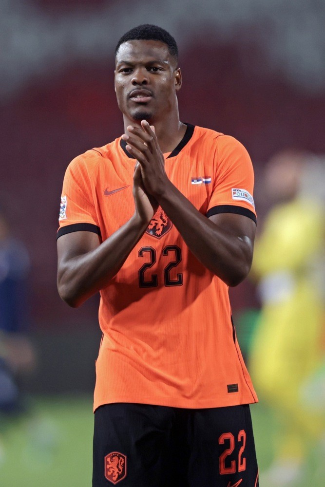 Denzel Dumfries – 6/10. Một màn trình diễn giàu năng lượng quen thuộc của Dumfries bên hành lang phải. Ảnh: EPA.