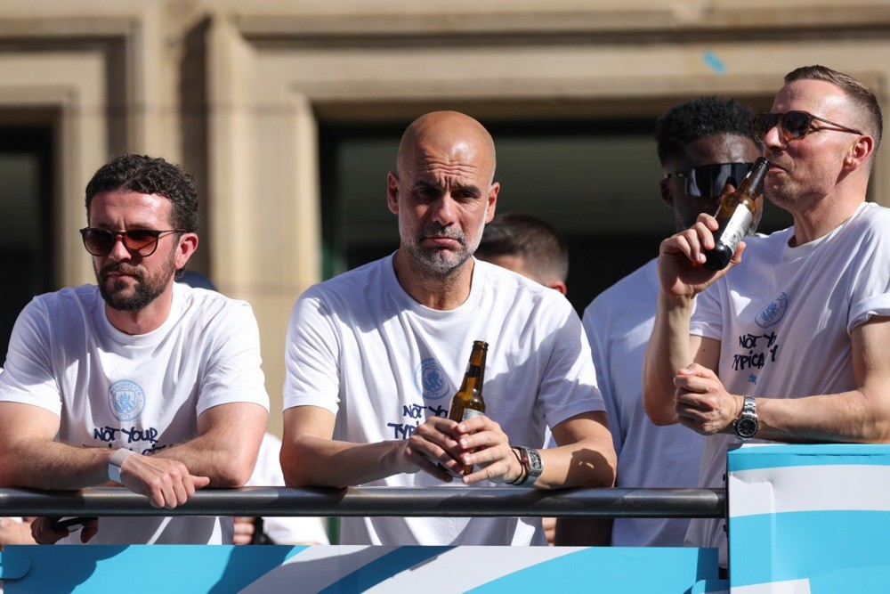 Những vinh quang của Pep ở Man City đang bị đe doạ. Ảnh: EPA.