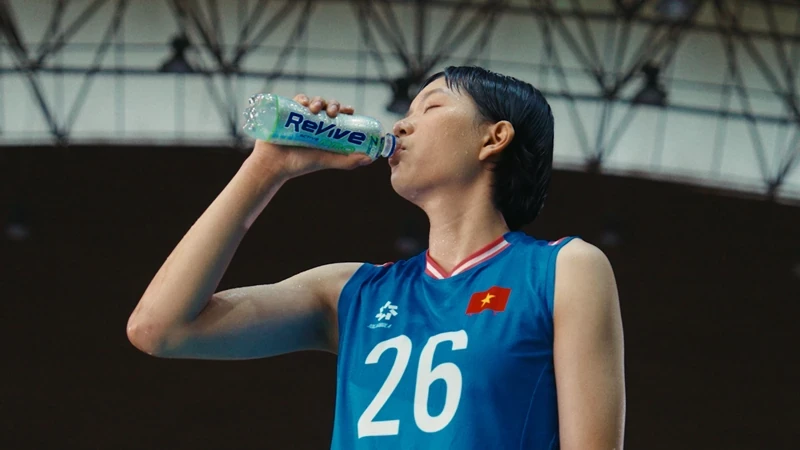Revive Thể Thao giúp VĐV bù nước và 7 loại điện giải thiết yếu, hỗ trợ tái lập cân bằng nội môi và duy trì sức bền trong quá trình luyện tập, thi đấu. Ảnh: NHCC.