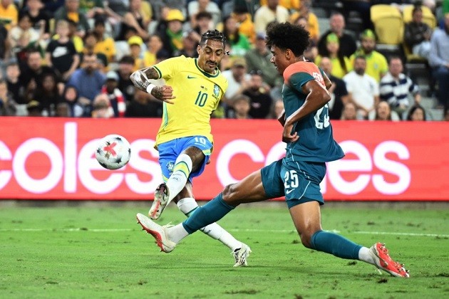 Hàng công Brazil cần chỉnh lại thước ngắm ở trận tái đấu. Ảnh: EPA.