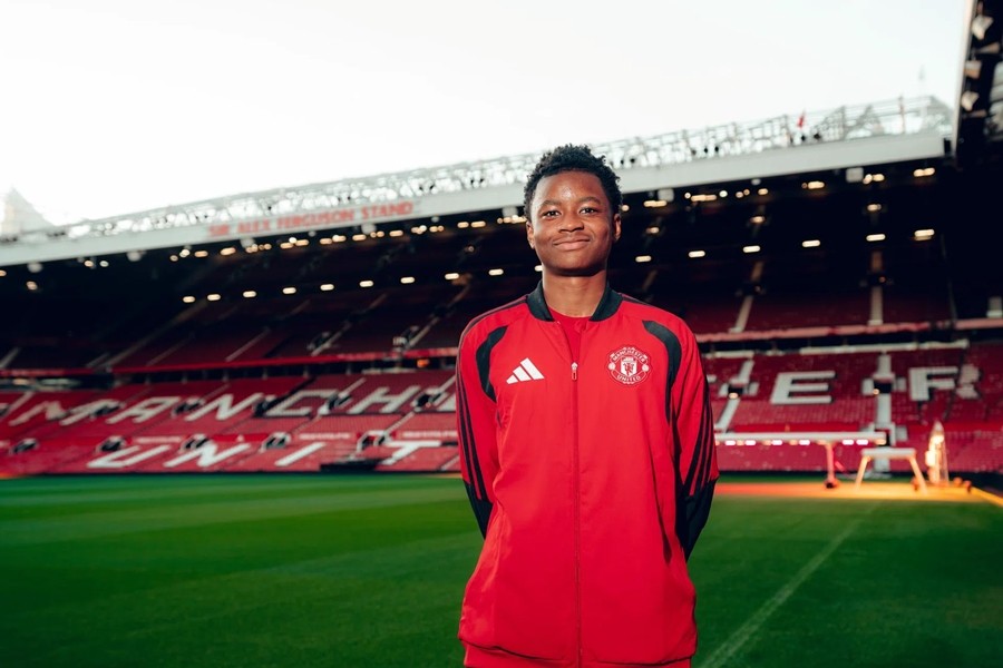 Isaac Konde chính thức cập bến Man Utd. Ảnh: Manchester United FC.