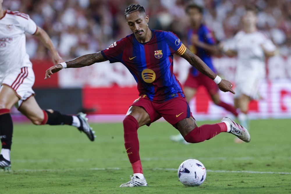 Raphinha đang có phong độ bùng nổ cho Barca. Ảnh: EPA.