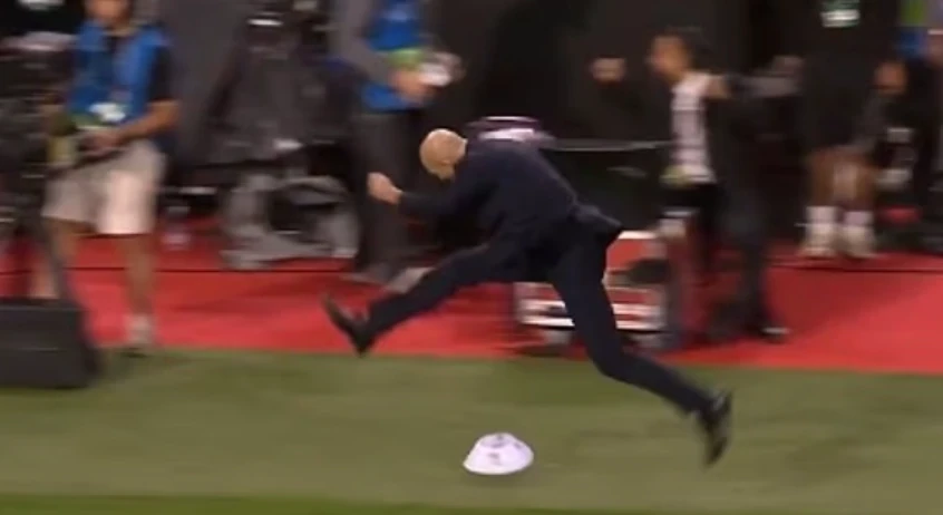 Hình ảnh Zidane ăn mừng cuồng nhiệt. Ảnh: Lewis Browning/Daily Mail.