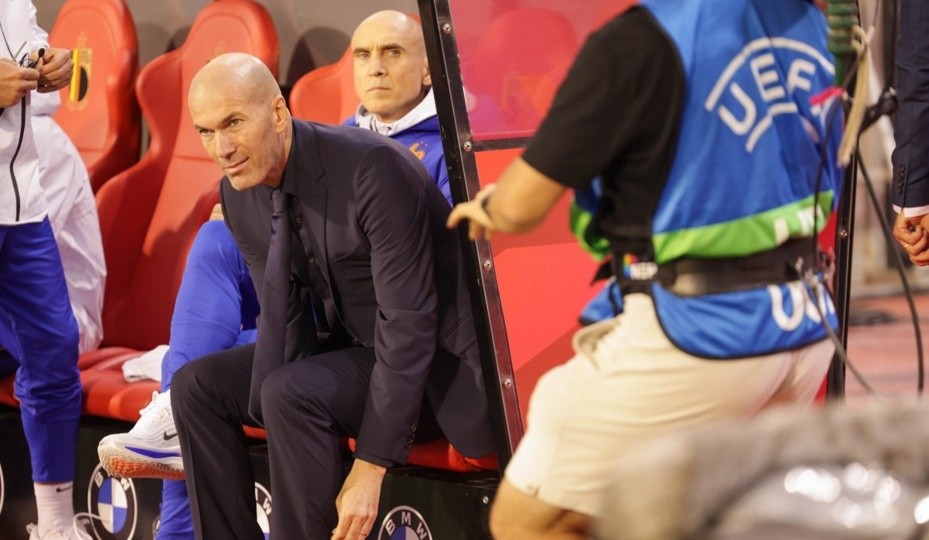 Zidane thắng 2 trận đầu cùng Pháp. Ảnh: EPA.