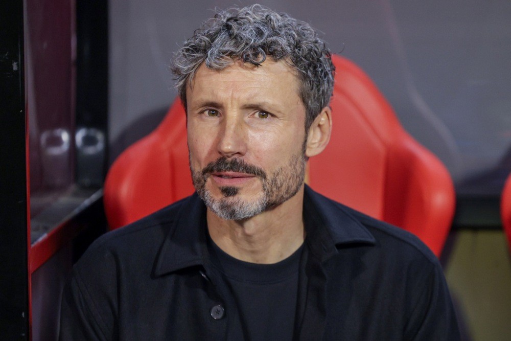Mark van Bommel gây ấn tượng với truyền thông Bỉ. Ảnh: EPA.