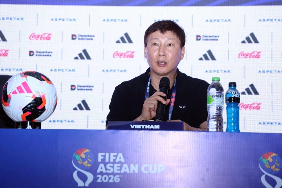 HLV Kim Sang Sik xin lỗi khi Việt Nam để thua trắng Thái Lan tại FIFA ASEAN Cup 2026. Ảnh: VFF.