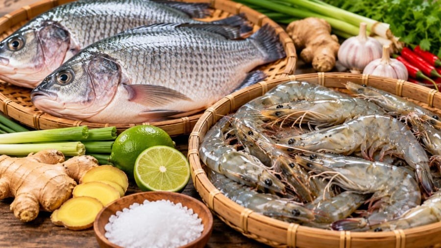 Nhớ những mẹo này để cá tôm không tanh