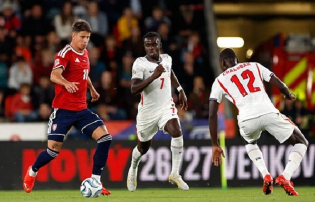 Trevoh Chalobah - 6: Là học trò cưng của Tuchel nhờ tốc độ và sự ngoan cường. Dù vậy, anh vẫn chưa hoàn toàn tạo được sự thuyết phục ở cấp độ đội tuyển quốc gia. Ảnh: Pavel Lebeda/Soccrates/Getty Images.