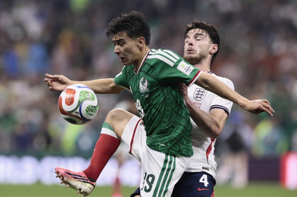 Gilberto Mora ở trận đấu với Anh tại World Cup 2026. Ảnh: EPA.