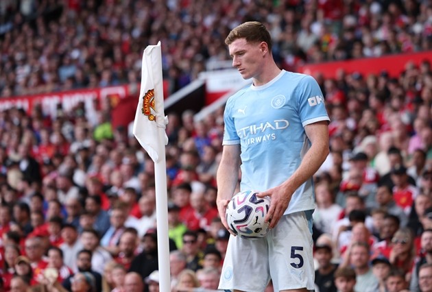 Elliot Anderson là một trong hai ngôi sao lớn của Man City lọt vào tầm ngắm của MU. Ảnh: EPA