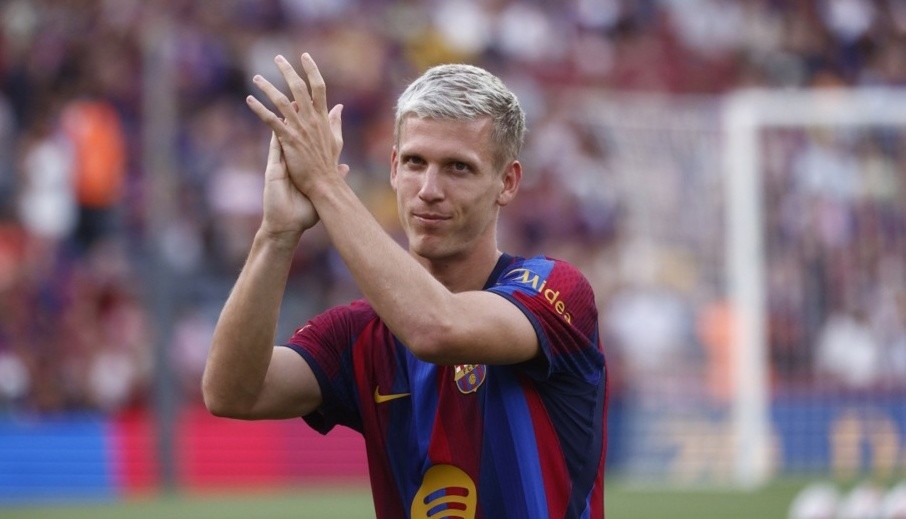 Olmo là mục tiêu khả dĩ cho Arsenal. Ảnh: EPA.