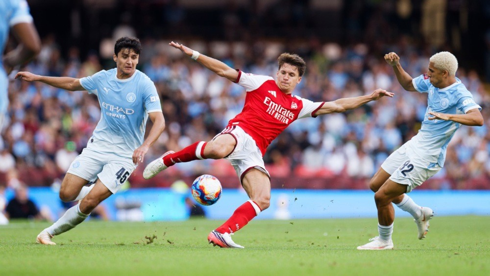 Tzolis đang thích nghi nhanh với cách chơi của Arsenal. Ảnh: EPA/DIMITRIS LEGAKIS.