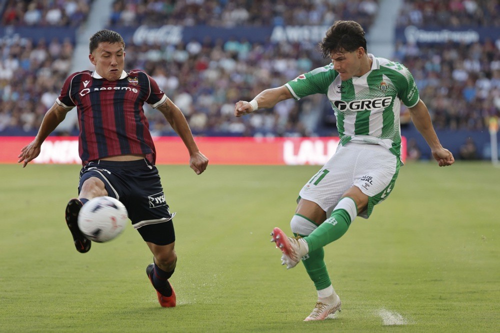 Garcia đã trở thành trụ cột của Real Betis. Ảnh: EPA IMAGES. 