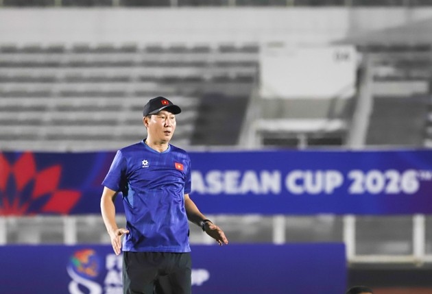HLV Kim Sang-sik cần trao cơ hội cho những cá nhân khao khát cống hiến vào sân. Ảnh: VFF