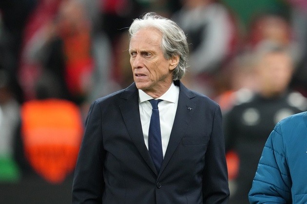 HLV Jorge Jesus vẫn kiểm soát được tình hình. Ảnh: EPA.