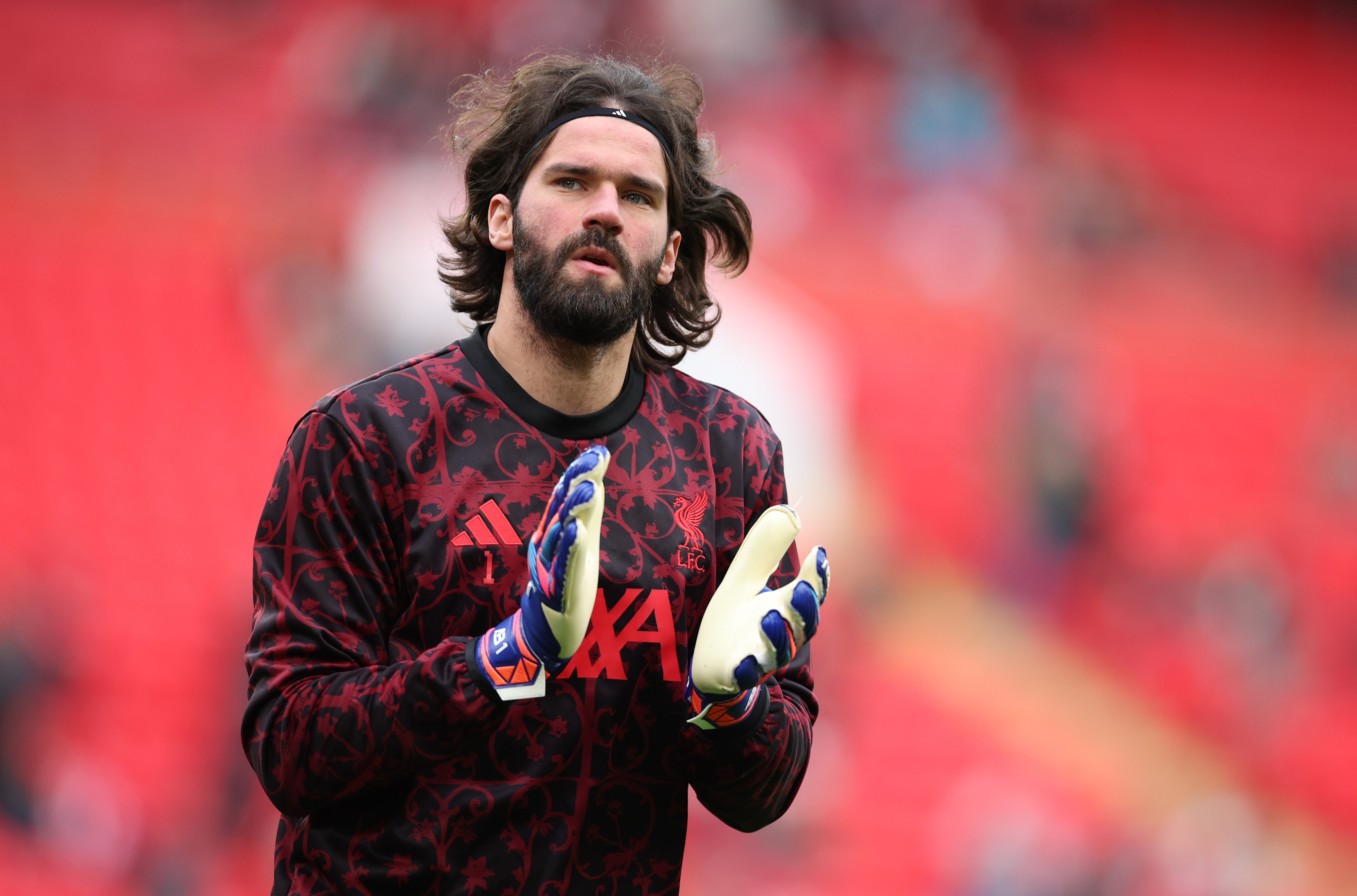 Một thủ môn điềm tĩnh đứng sau những vinh quang Liverpool. (Ảnh: EPA Images)