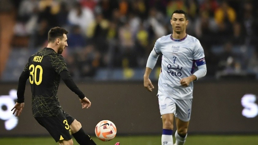 Messi và Ronaldo đang ở quãng thời gian cuối ở ĐTQG. Ảnh: EPA.