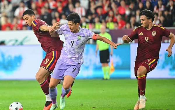 Son Heung-min và các đồng đội bị Venezuela cầm hòa trên sân nhà. Ảnh: OSEN