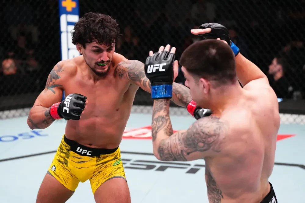 Ricardo Ramos trong trận đấu với Chepe Mariscal tại UFC Fight Night
