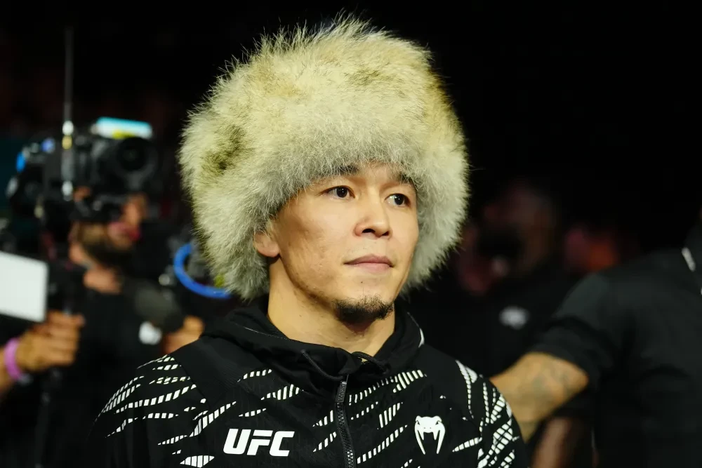 Asu Almabayev chuẩn bị cho trận đấu với Jose Ochoa tại UFC Fight Night.