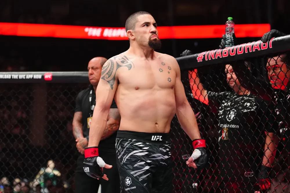 Robert Whittaker chuẩn bị cho trận đấu tại UFC Fight Night ở Abu Dhabi.