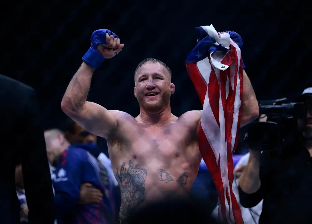 Justin Gaethje ăn mừng chức vô địch tại sự kiện UFC Freedom 250