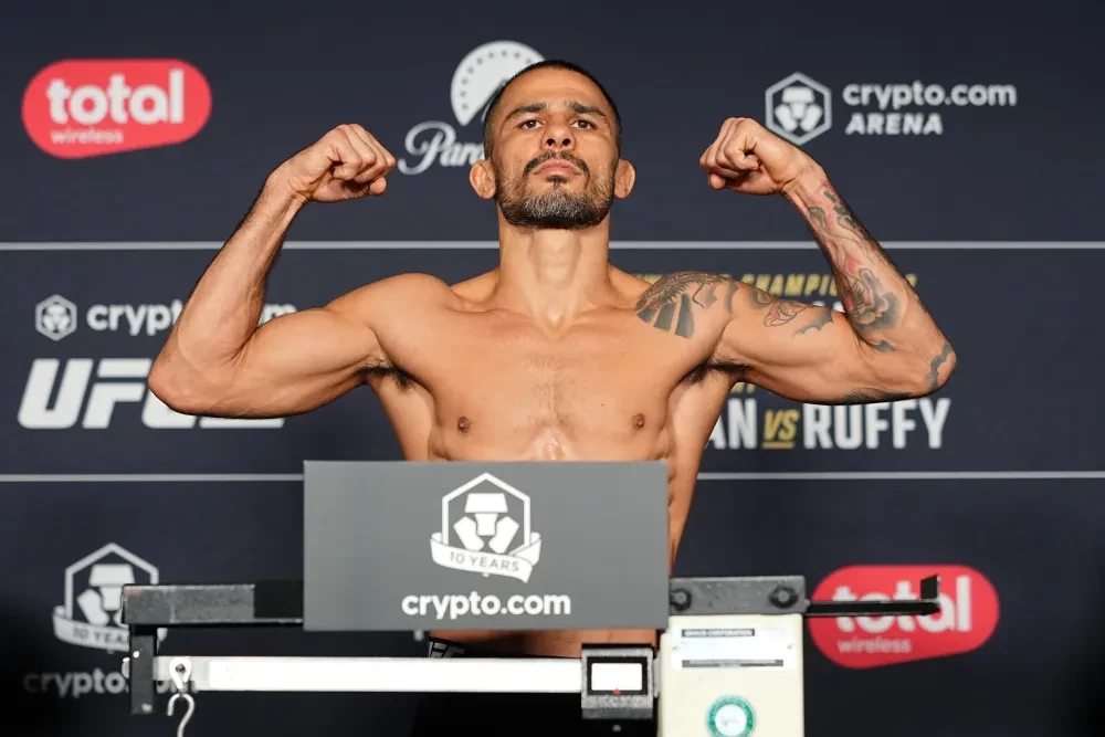 Alexandre Pantoja tại buổi cân ký UFC 331