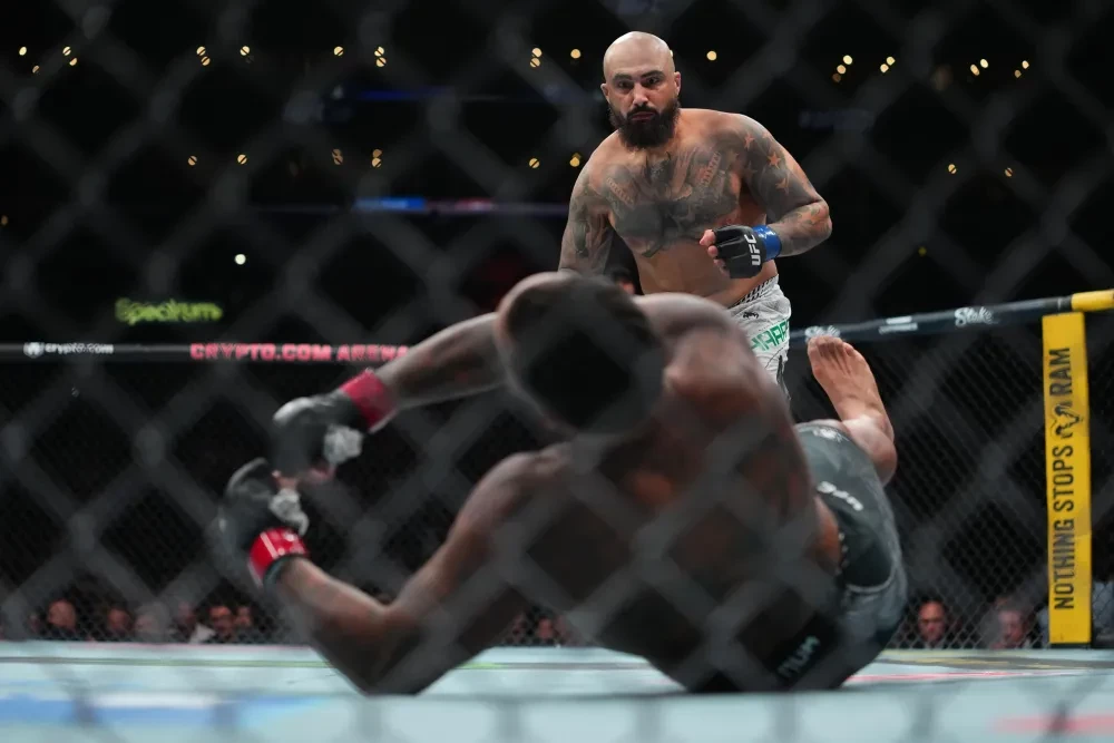 Sean Sharaf hạ gục Gable Steveson tại UFC 331