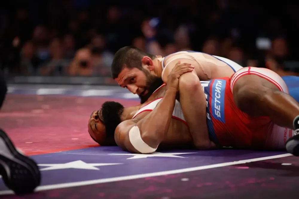 Khamzat Chimaev vật Tyron Woodley