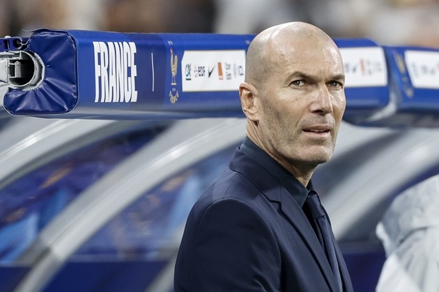 Zinedine Zidane tiếc nuối khi Pháp bị Ý cầm hòa. Ảnh: EPA/MOHAMMED BADRA