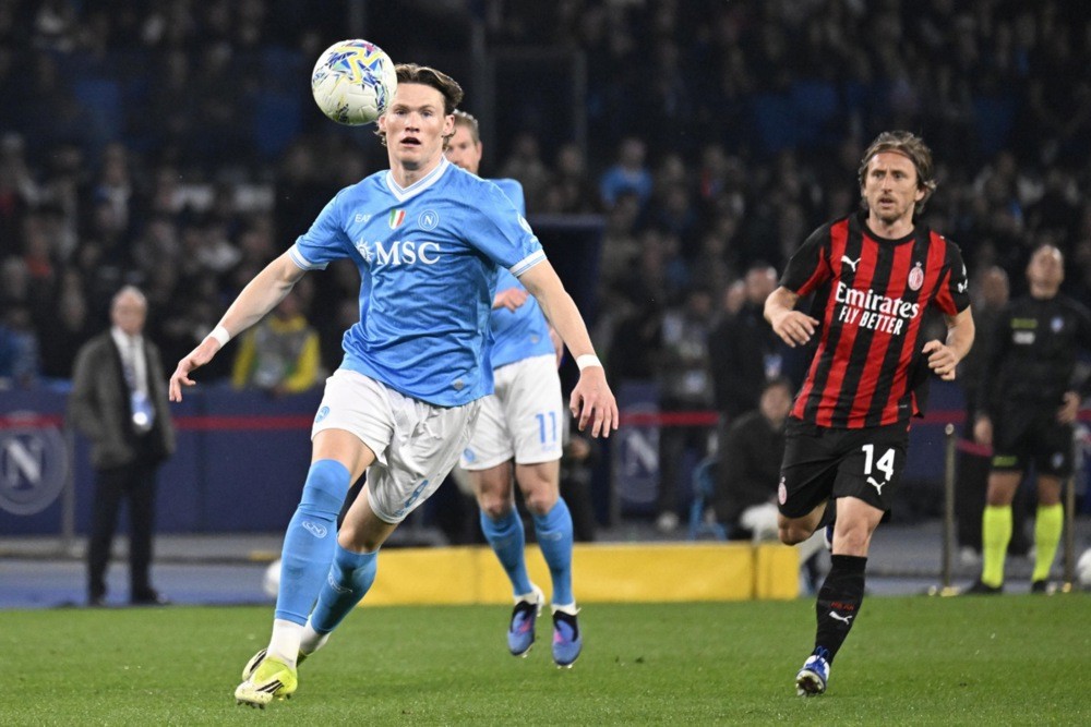 Tài chính hạn hẹp khiến Napoli gặp khó trong việc gia hạn hợp đồng với McTominay. Ảnh: EPA Images.