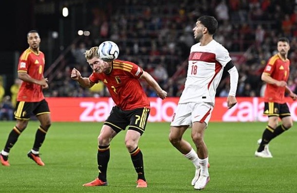 De Bruyne – 9.3/10 Cầu thủ xuất sắc nhất trận đấu. De Bruyne định đoạt thế trận bằng cú đá mở tỉ số đẳng cấp và pha lập công ấn tượng trong hiệp hai. King Kev tiếp tục chứng minh tầm ảnh hưởng tối thượng tại tuyến giữa tuyển Bỉ.