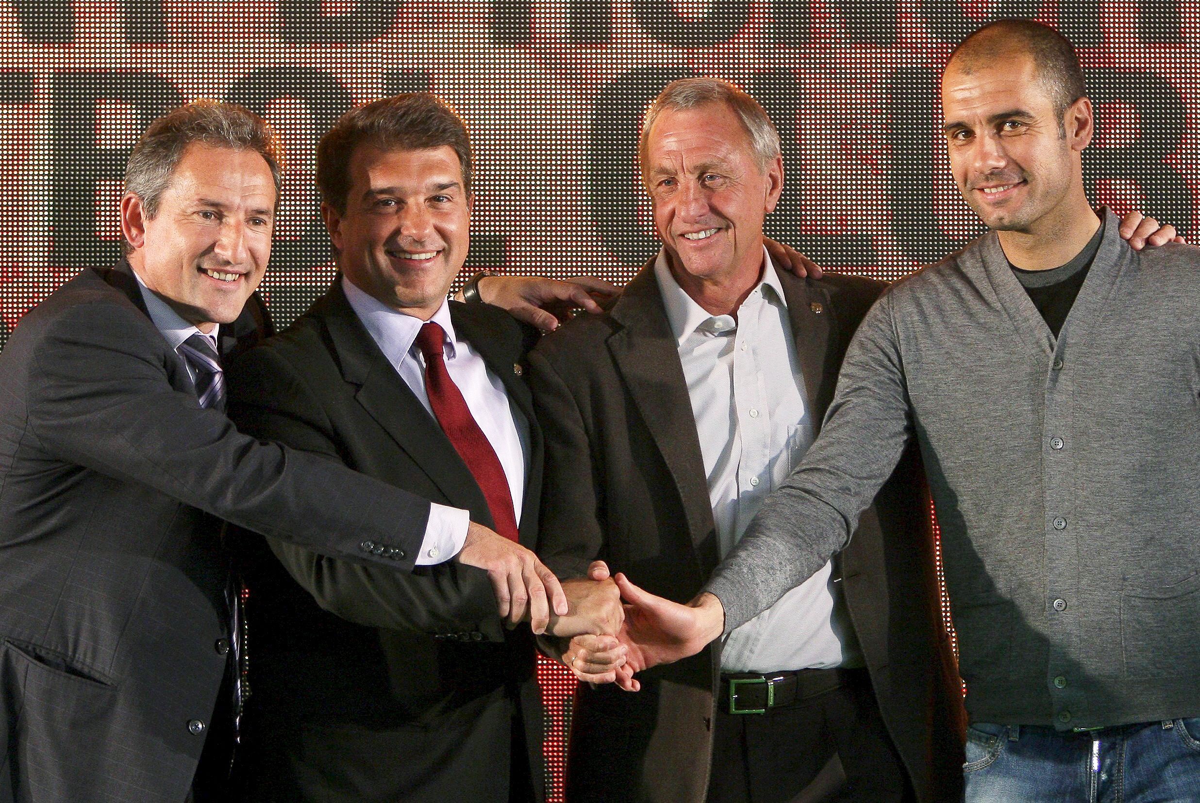 Vị trí số 4 giúp Guardiola điều phối toàn bộ lối chơi. (Ảnh: EPA Images)