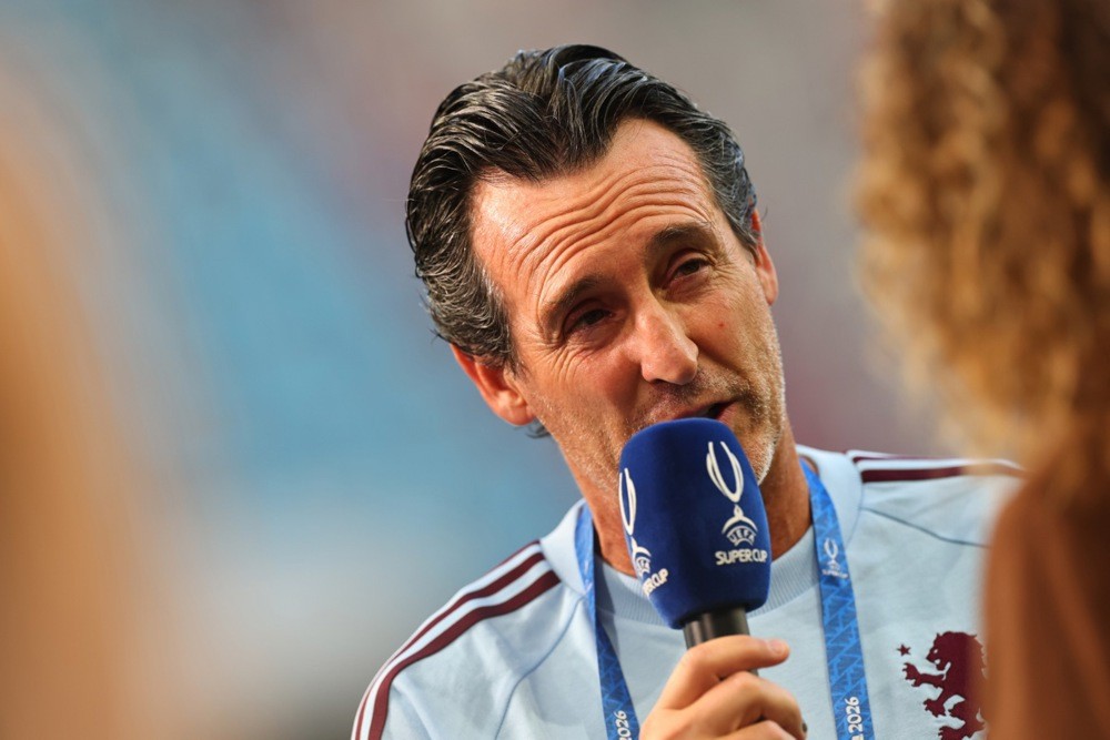 HLV Unai Emery ám chỉ nhiều CLB đang thổi phồng ngân sách. Ảnh: EPA/Anna Szilagyi.
