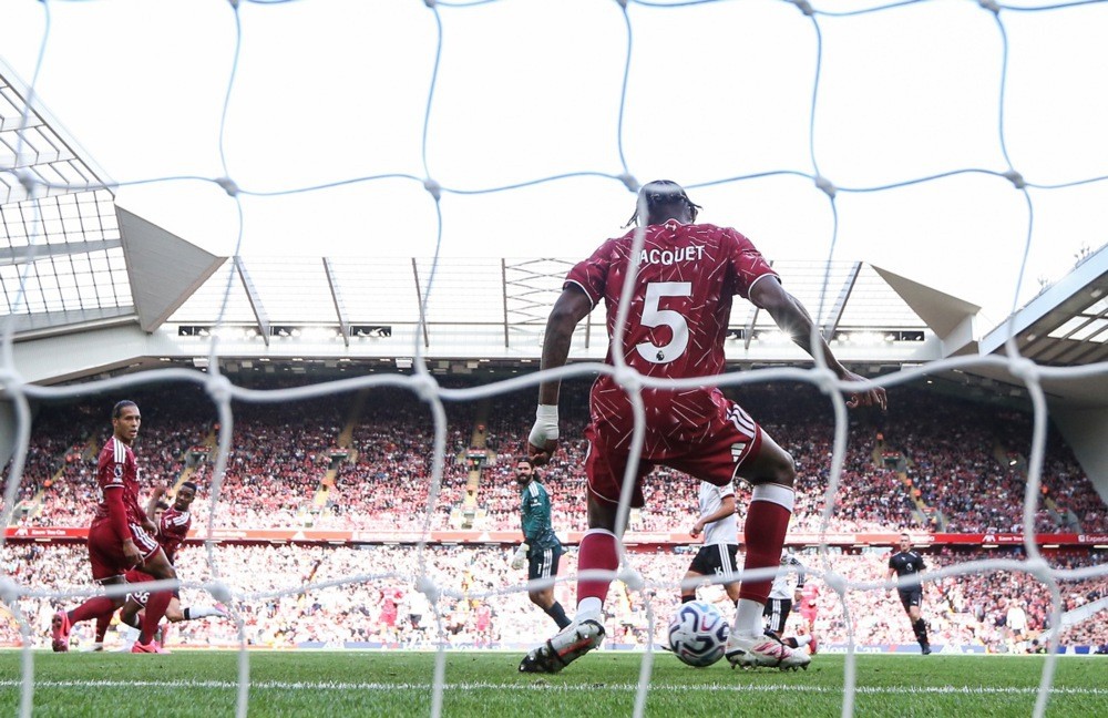Jeremy Jacquet có những màn trình diễn ấn tượng trong màu áo Liverpool. Ảnh: EPA/Adam Vaughan.