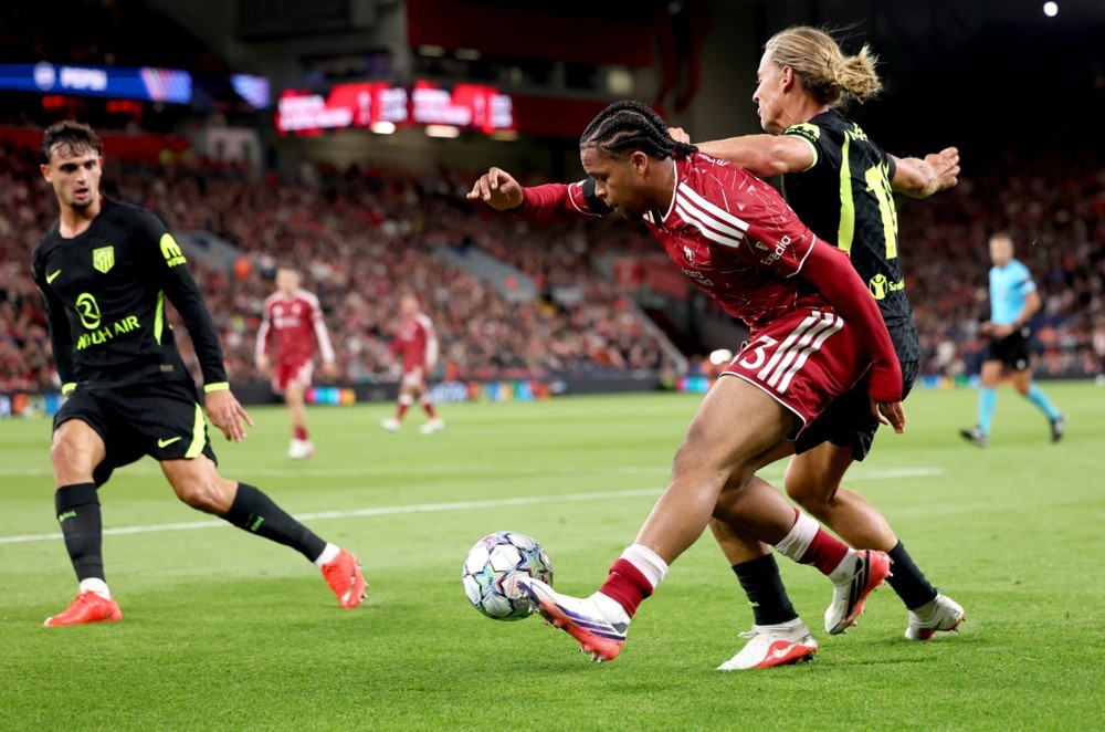  Ngumoha được coi là tương lai của Liverpool. Ảnh: EPA.