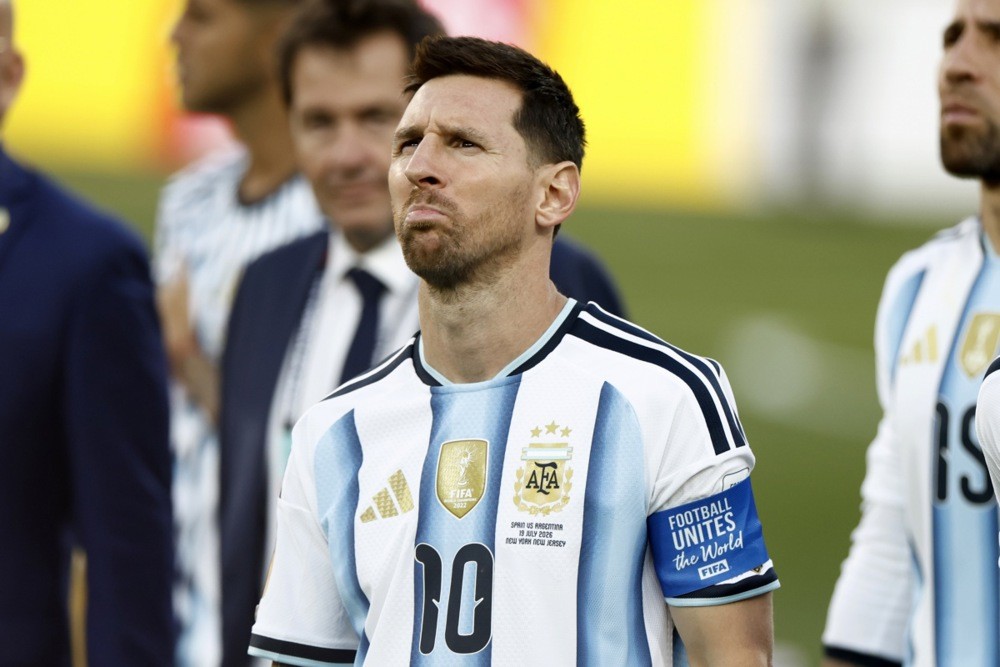 Messi đã nói lời từ giã tuyển quốc gia. Ảnh: EPA.