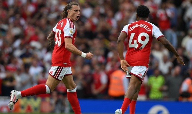 Lịch sử chỉ ra Arsenal còn cơ hội lật kèo. (Ảnh: EPA Images)