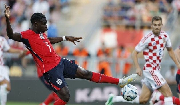 Bukayo Saka – 9/10 Saka thi đấu bùng nổ bên hành lang phải và ghi dấu ấn đậm nét với cú đúp ở phút 45 và 68. Lối chơi trực diện cùng khả năng dứt điểm sắc bén của anh là điểm sáng trên hàng công, liên tục đặt hàng thủ Croatia vào tình trạng báo động đỏ. Ảnh: