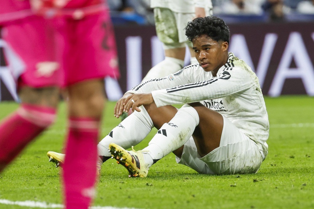 Endrick lại bị bỏ rơi ở Bernabeu. Ảnh: EPA IMAGES. 