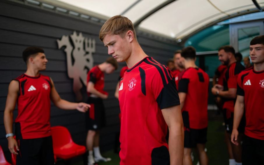 Những tài năng sáng giá như Jim Thwaites nên được giữ lại. Ảnh: Manchester United. 