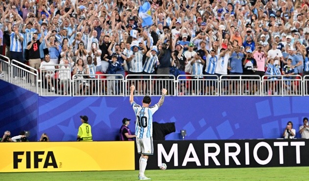 Messi sắp hoàn tất thu mua CLBB