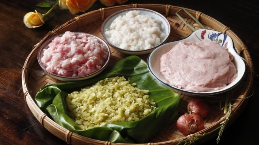 Để làm chả cốm, bạn nên chọn phần cốm già, cốm cuối nia.