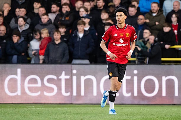 MU gửi gắm niềm tin vào tài năng trẻ Noah Ajayi. Ảnh: Ash Donelon/Manchester United via Getty Images.