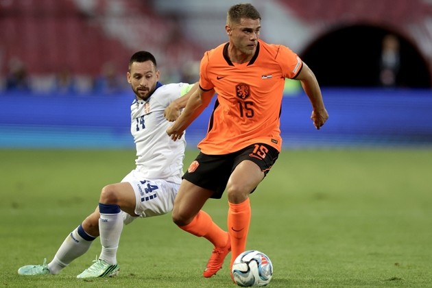 Micky Van de Ven vẫn kịp trở lại đấu Man United. Ảnh: EPA