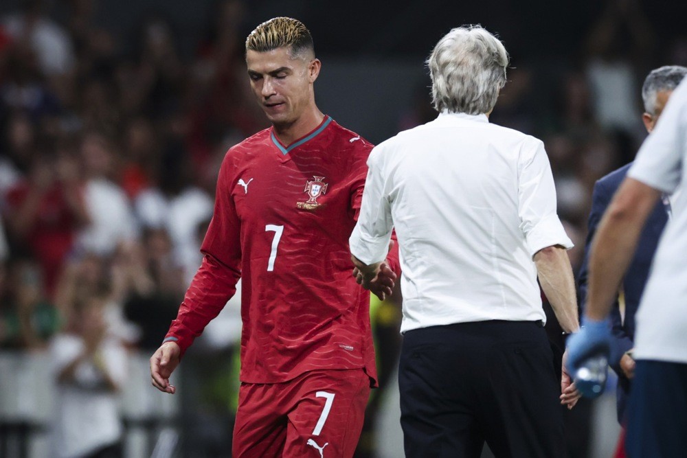 Ronaldo rời ĐT Bồ Đào Nha không chỉ vì mâu thuẫn với HLV Jesus? Ảnh: EPA Images. 