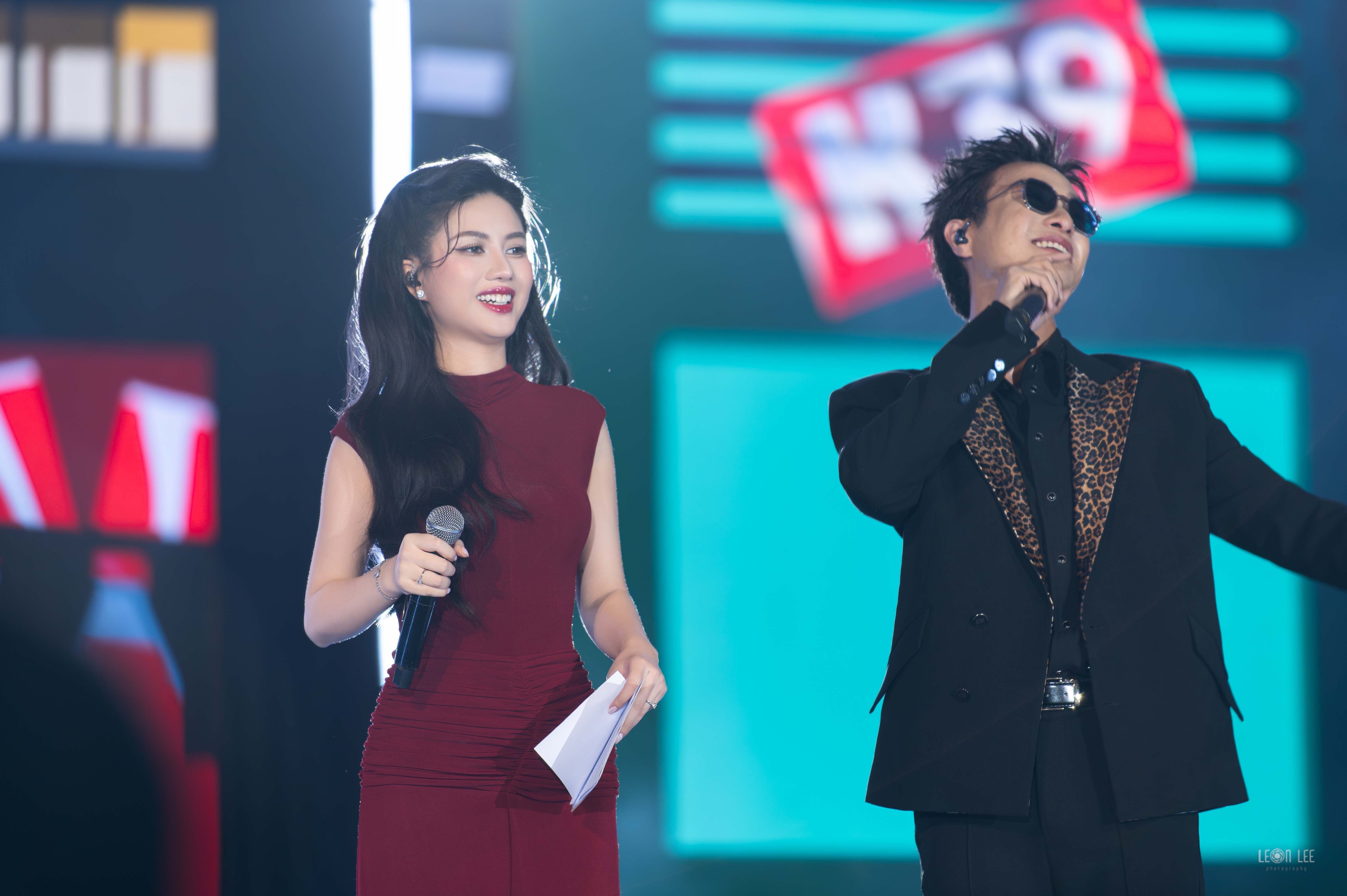 Hà An Huy & MC Thu Hoà (4).jpg