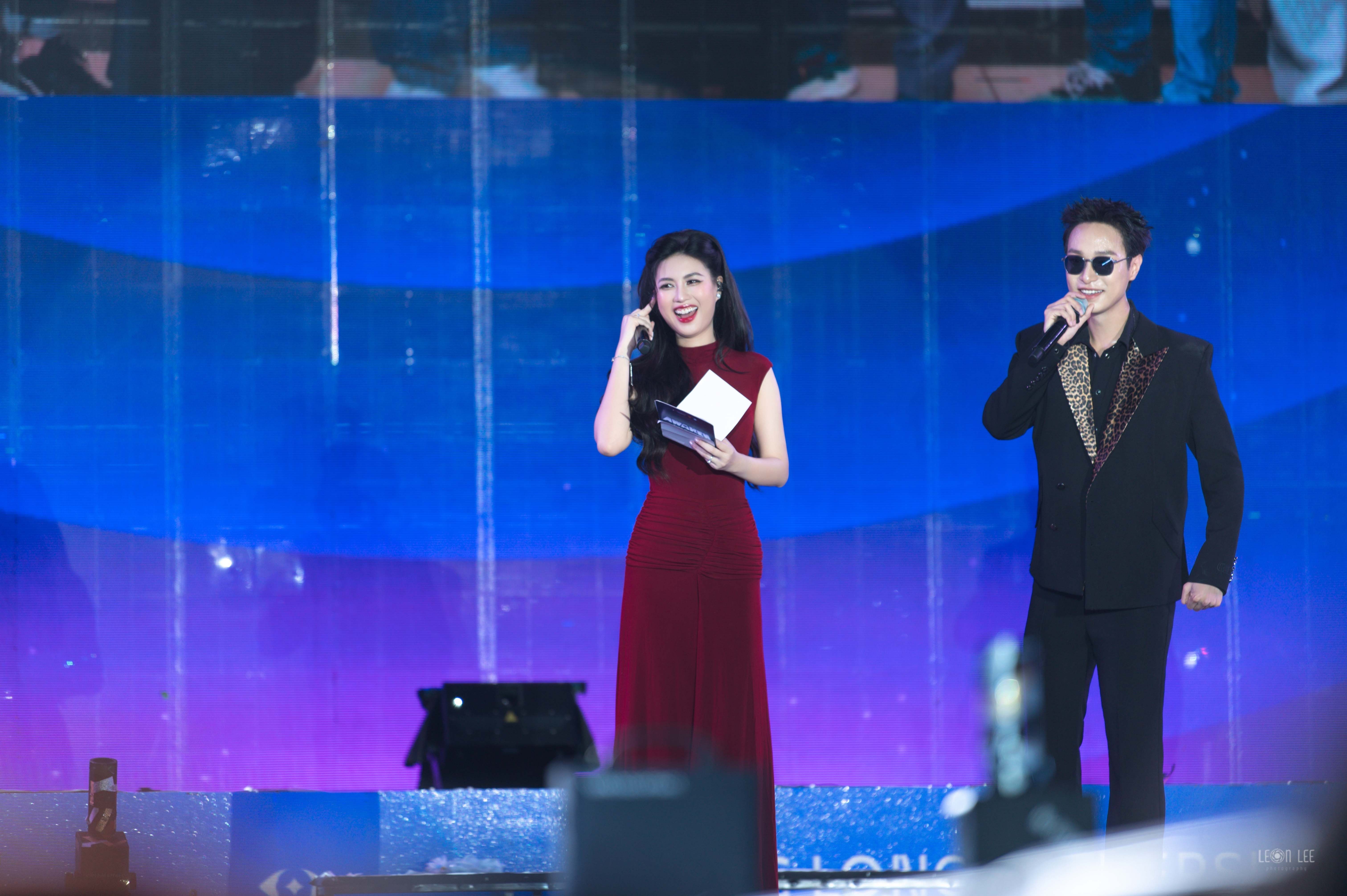 Hà An Huy & MC Thu Hoà (5).jpg