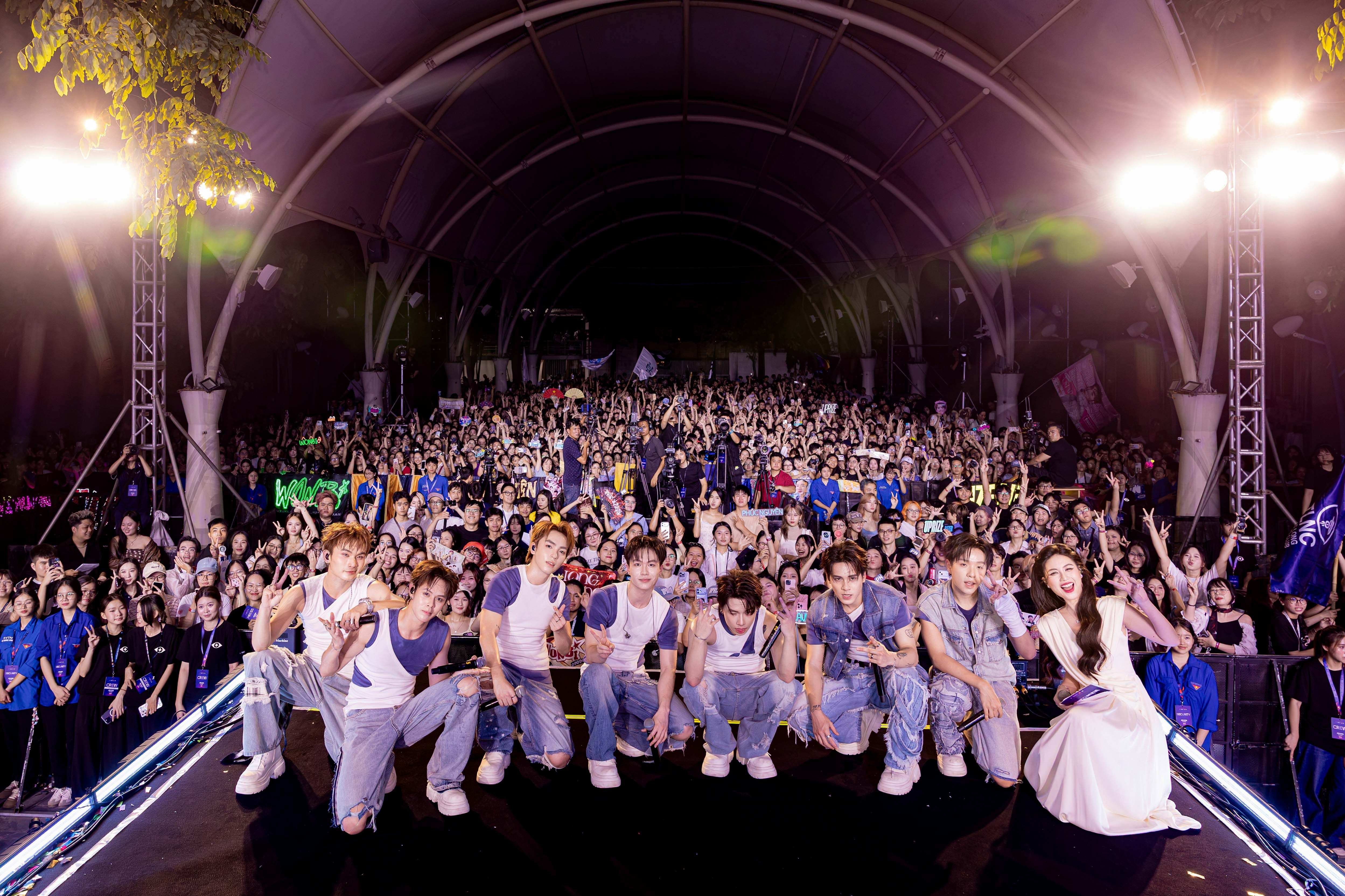 UPRIZE & MC Thu Hoà (2).jpg