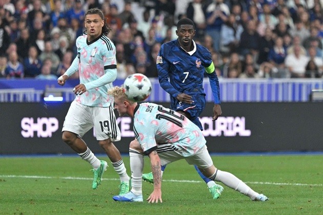 Ousmane Dembele - 4: Sút kém và mất bóng 22 lần. Liên tục bị phong tỏa, chỉ thành công 1/6 lần rê bóng. Ảnh: EPA.